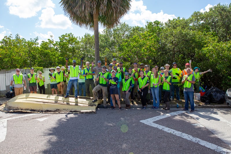 group picture showing volunteers for the great port cleanup